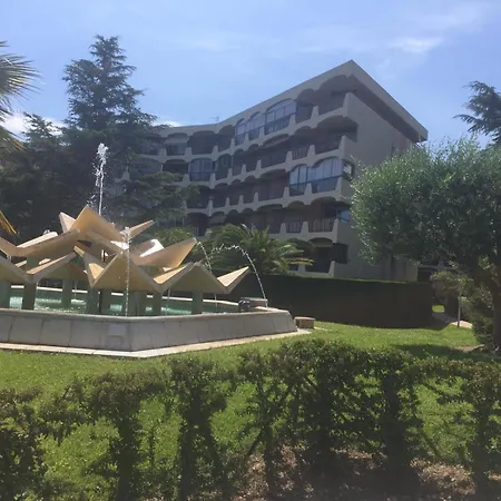 2 Bedroom In A Secure In With A Shared Pool And Close To The Center - 2301 * Mandelieu