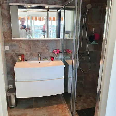 Apartment 2 Bedroom In A Secure In With A Shared Pool And Close To The Center - 2301 Mandelieu-la-Napoule