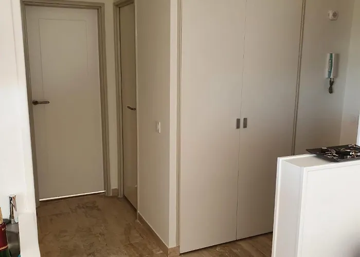 2 Bedroom In A Secure In With A Shared Pool And Close To The Center - 2301 Διαμέρισμα *