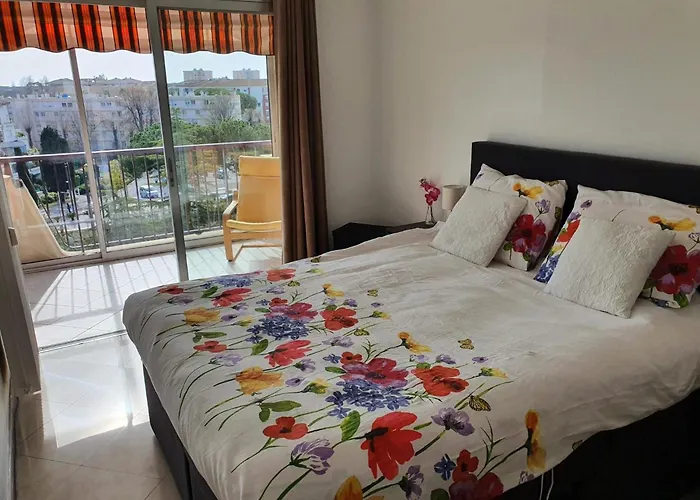 2 Bedroom In A Secure In With A Shared Pool And Close To The Center - 2301 *