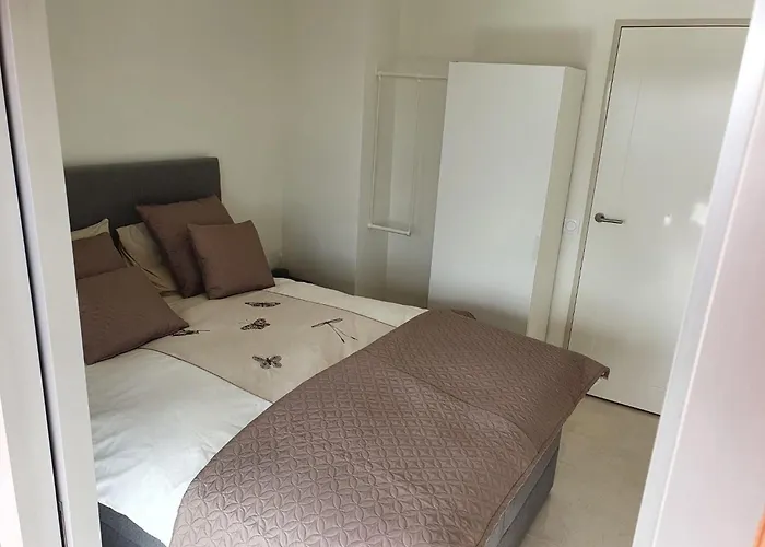 2 Bedroom In A Secure In With A Shared Pool And Close To The Center - 2301 Mandelieu